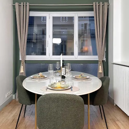 Eiffel Tower - Premium For 6 With Lift